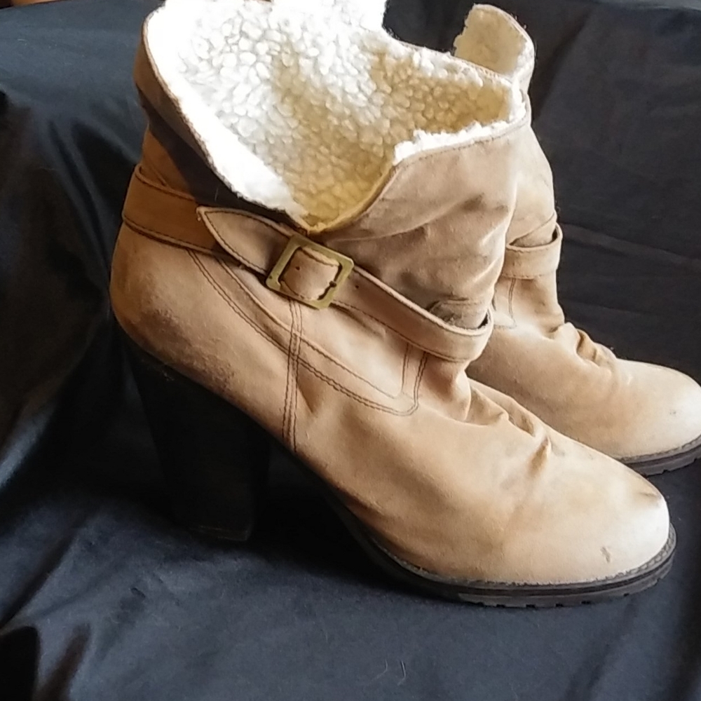 Maurices size 9.5 heeled booties